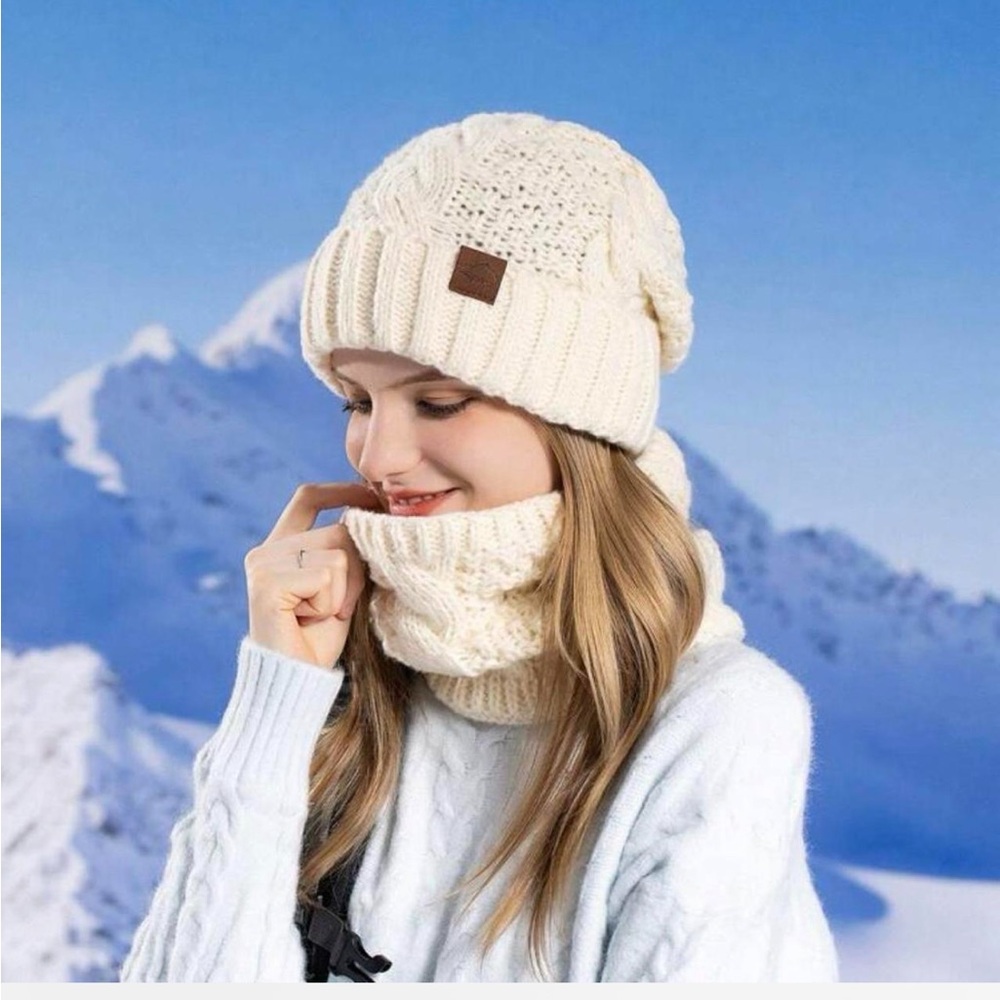 Women’s winter hat and scarf set
